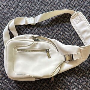 Antik Kraft White Belt Bag Sleek Design